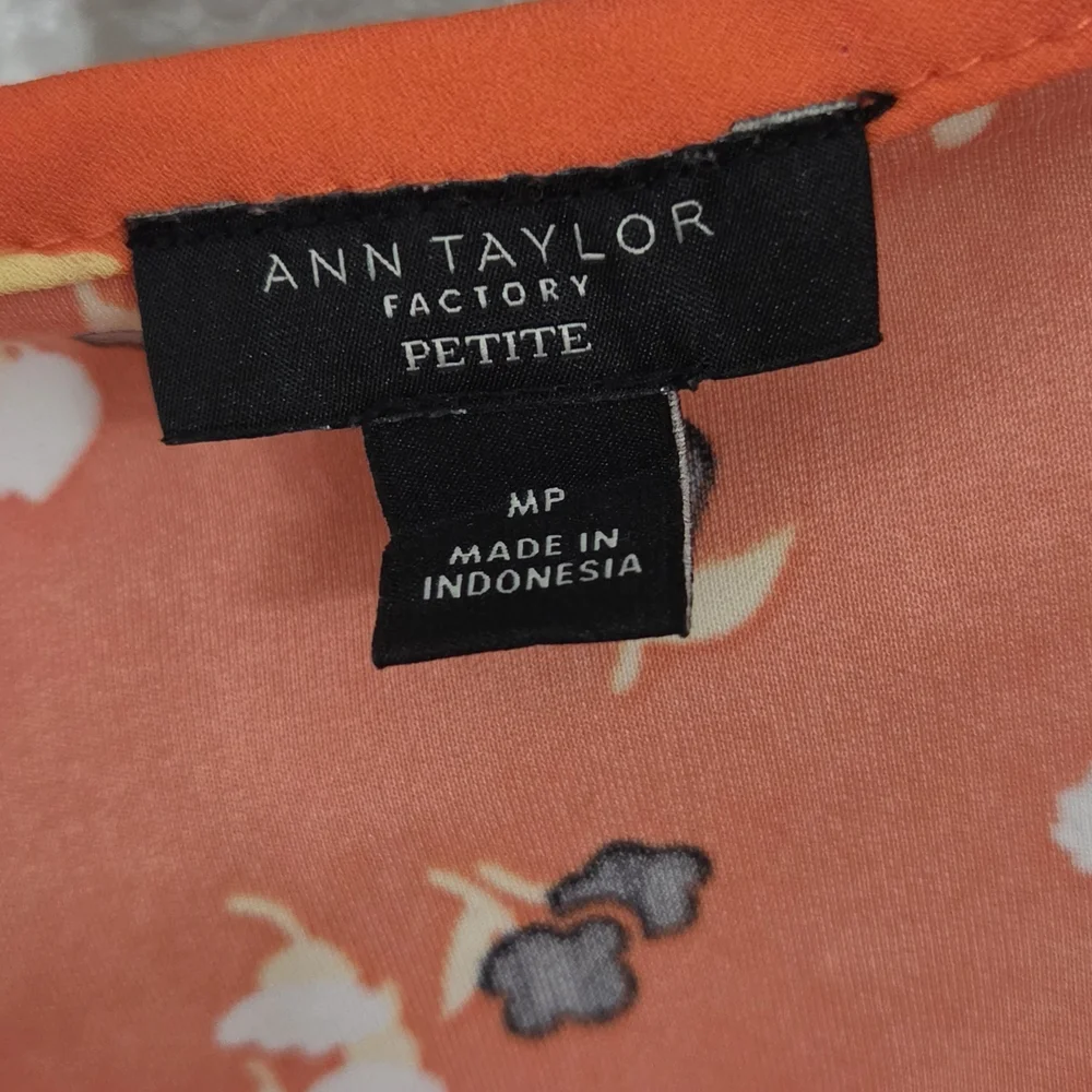 Ann Taylor Factory Petite  Blouse  Size M - Picture 5 of 5